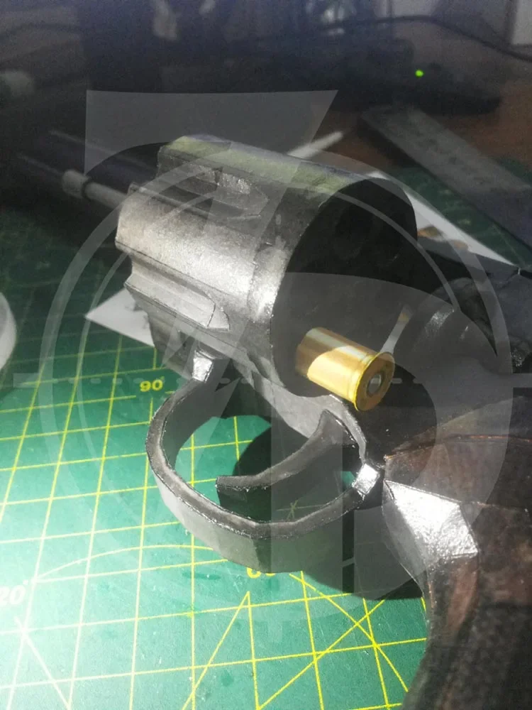 1:1 Revolver Python Gun 3D Pap - огляд і ціна Model Kit Revolver