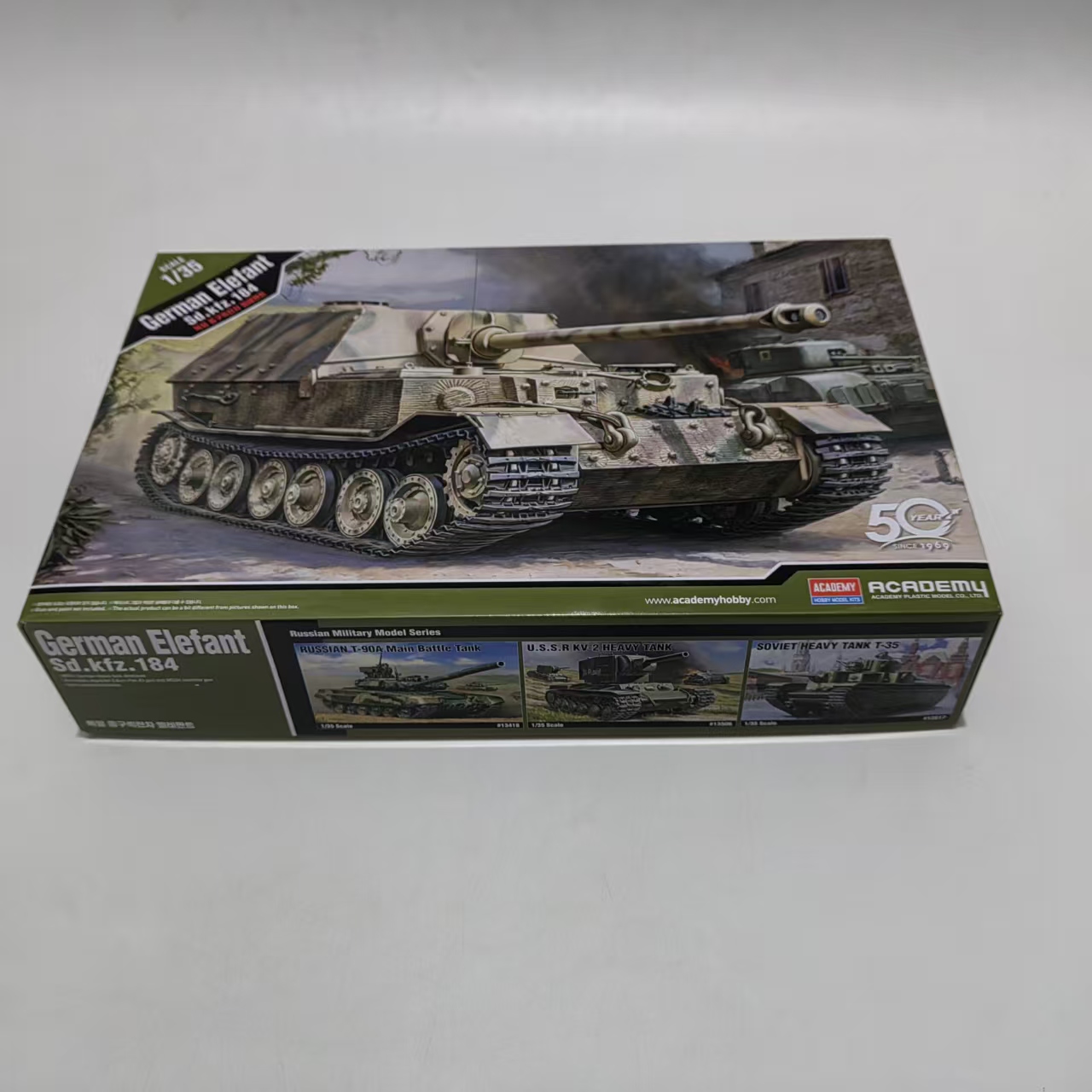AC13537 ACADEMY 1/35  Elefant  - огляд і ціна Model Kit History