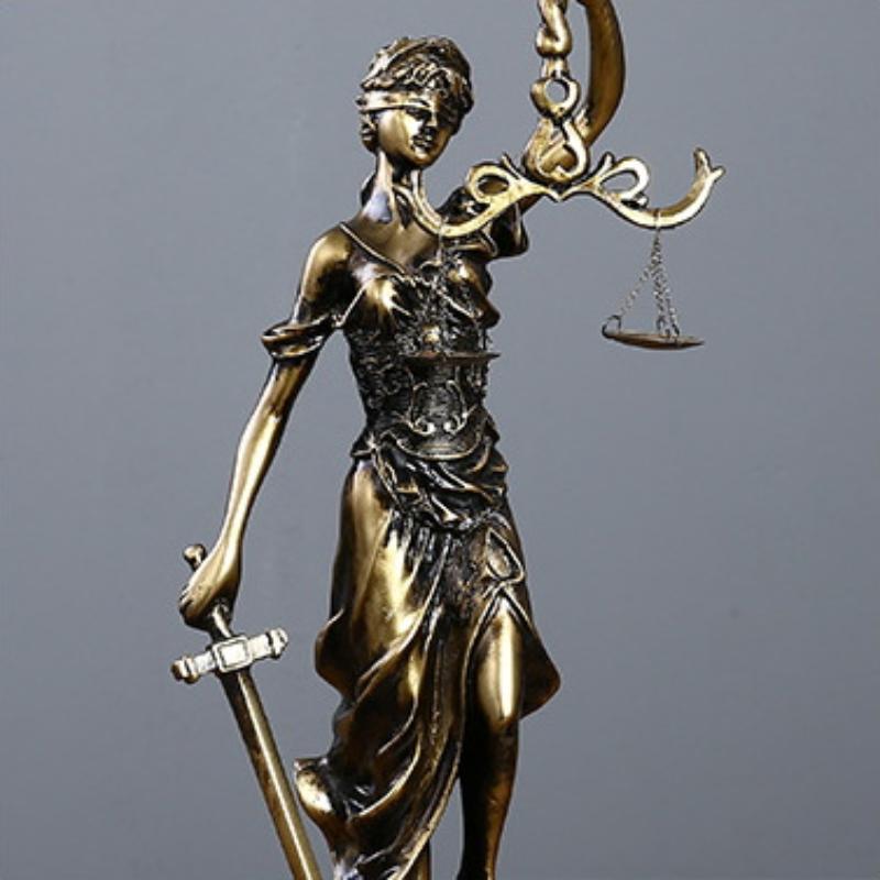 Antique Brass Lady Justice Sta - огляд і ціна Model Kit Judge